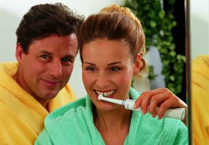 Гигиенисты Семейного стоматологического центра "Диал-Дент" помогут вам определиться с выбором гигиенических средств для полости рта.